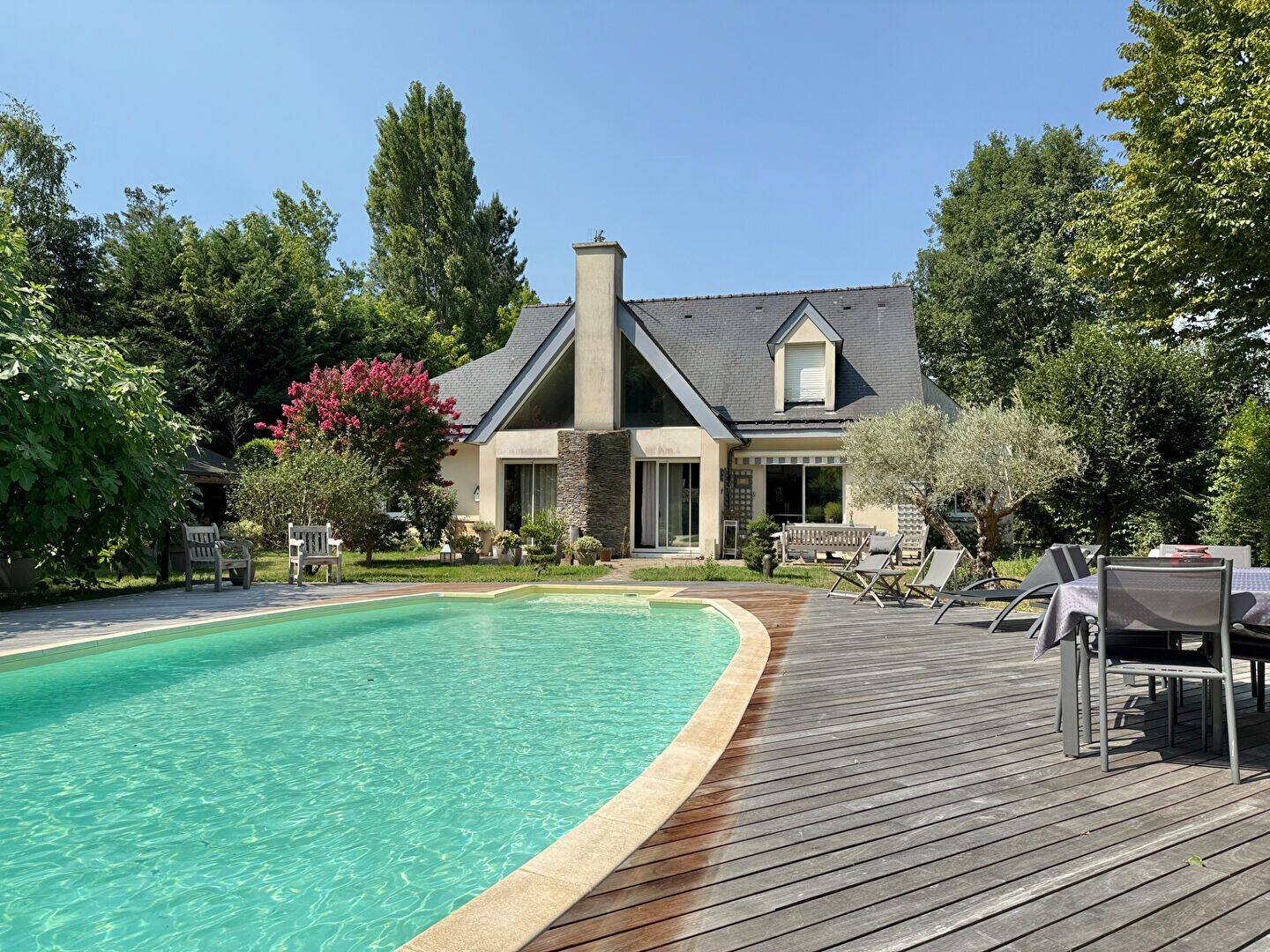 Maison 8 pièces 186 m² · à Les Garennes sur Loire · 186 m² · 535 000 €