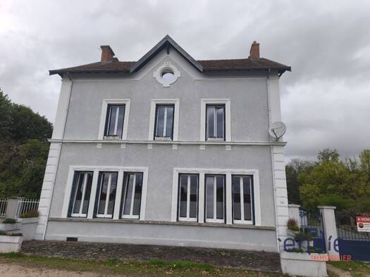 Maison à vendre 275 000 € 12 pièces 7 chambres 244 m² 4 530 m² de terrain Cosne-d'Allier 03430