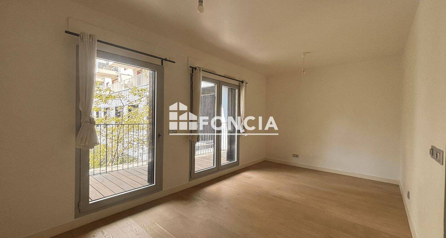Appartement 1 pièce 32 m² · à Paris 17ème Arrondissement · 31,8 m² · 1 353 €/mois