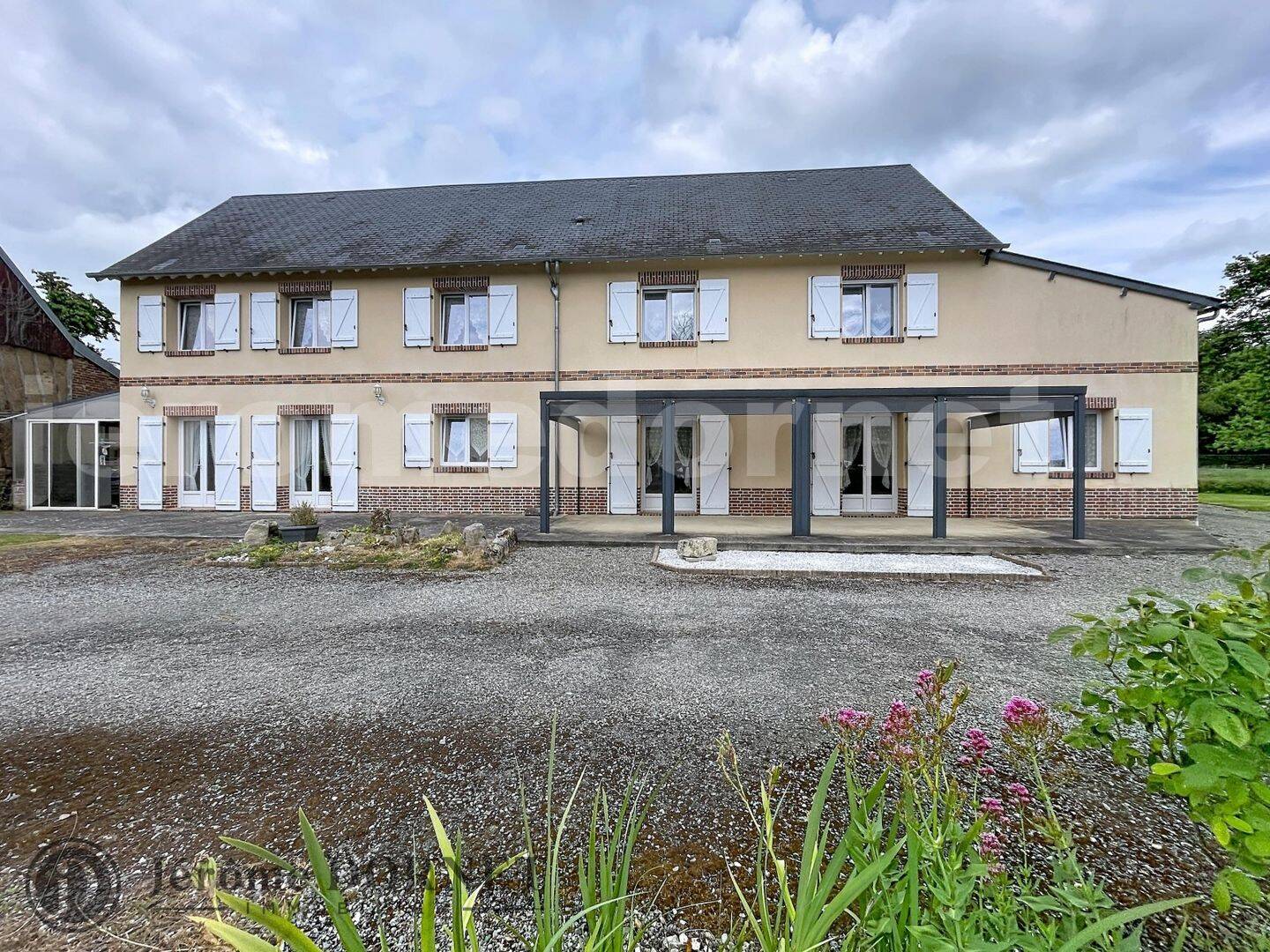 Maison 8 pièces 266 m² · à Crèvecœur-le-Grand · 266 m² · 348 500 €