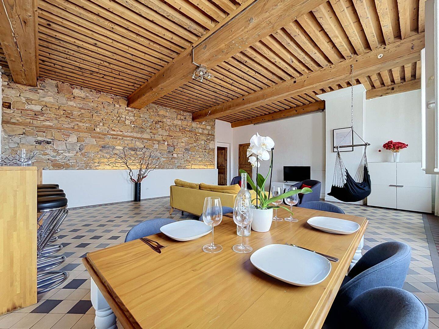 Appartement 3 pièces 116 m² · à Lyon 2ème Arrondissement · 116,1 m² · 2 100 €/mois