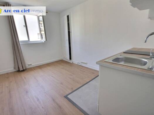 Studio à vendre 147 000 € 1 pièce 17 m² Étage 4/5 Louis Blanc-Aqueduc Paris 10ème arrondissement 75010
