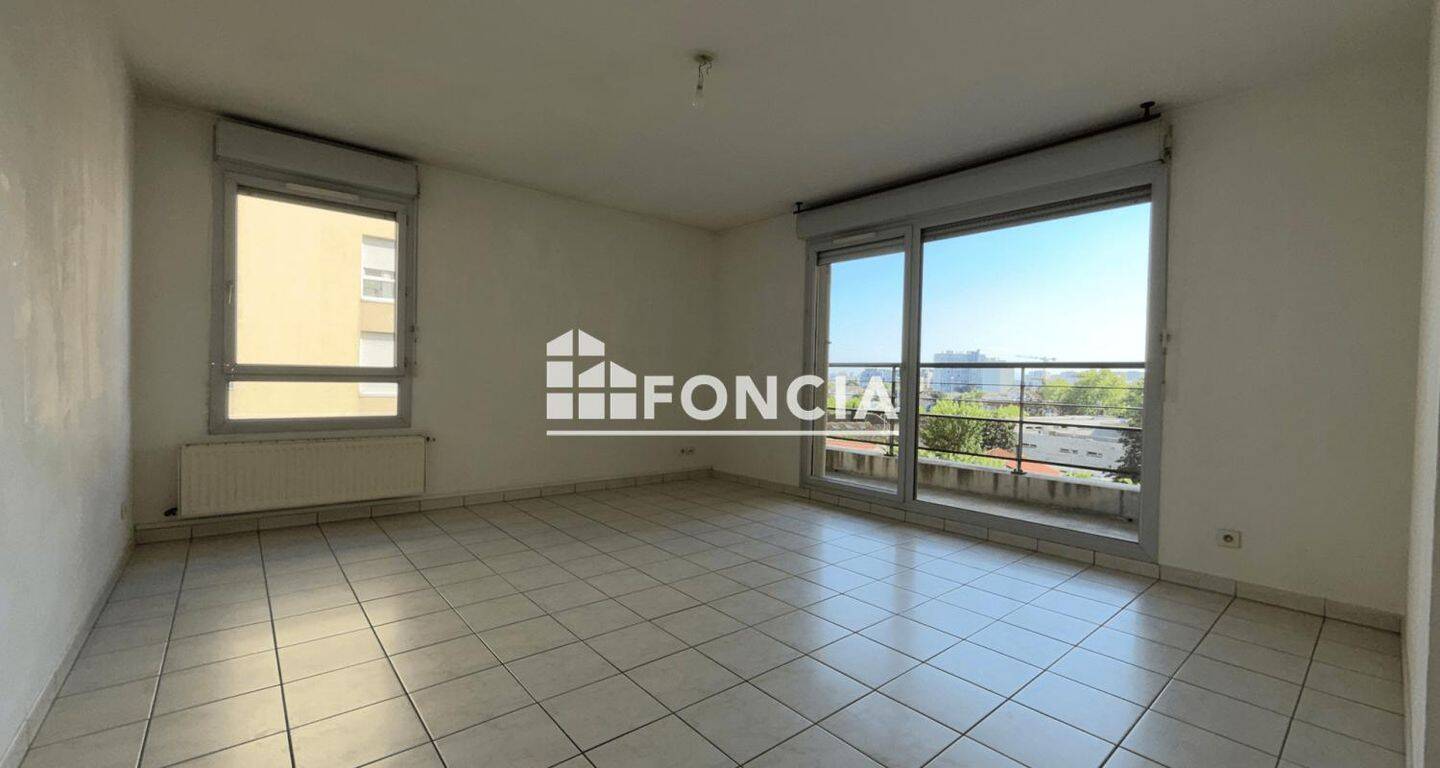 Appartement 3 pièces 67 m² · à Lyon 8ème Arrondissement · 66,8 m² · 911 €