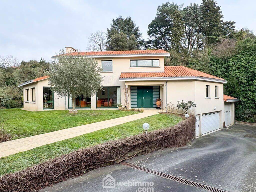 Maison 8 pièces 235 m² · à Cholet · 235 m² · 534 800 €