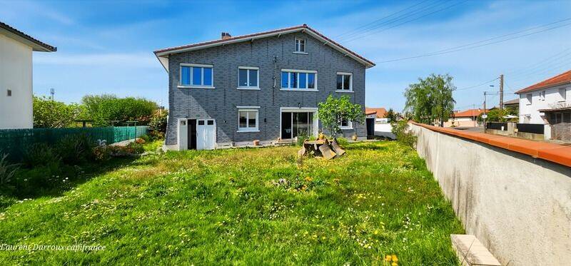 Maison 10 pièces 180 m² · à Aureilhan · 180 m² · 164 000 €