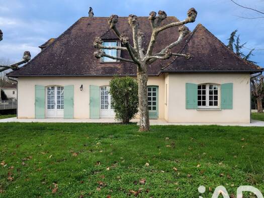 Maison à vendre 284 000 € 4 pièces 3 chambres 164 m² 2 106 m² de terrain Saint-Pierre-d'Eyraud 24130