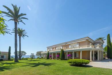 Villa à vendre 35 000 000 € 5 pièces 7 chambres 555 m² 4 838 m² de terrain Antibes 06160