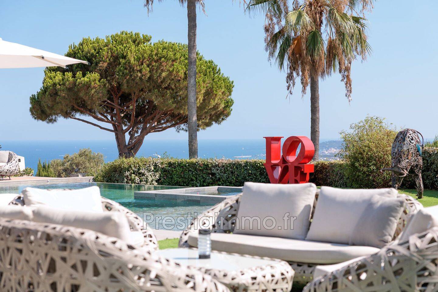 Maison 7 pièces 400 m² · à Villeneuve-Loubet · 400 m² · 15 800 €/mois