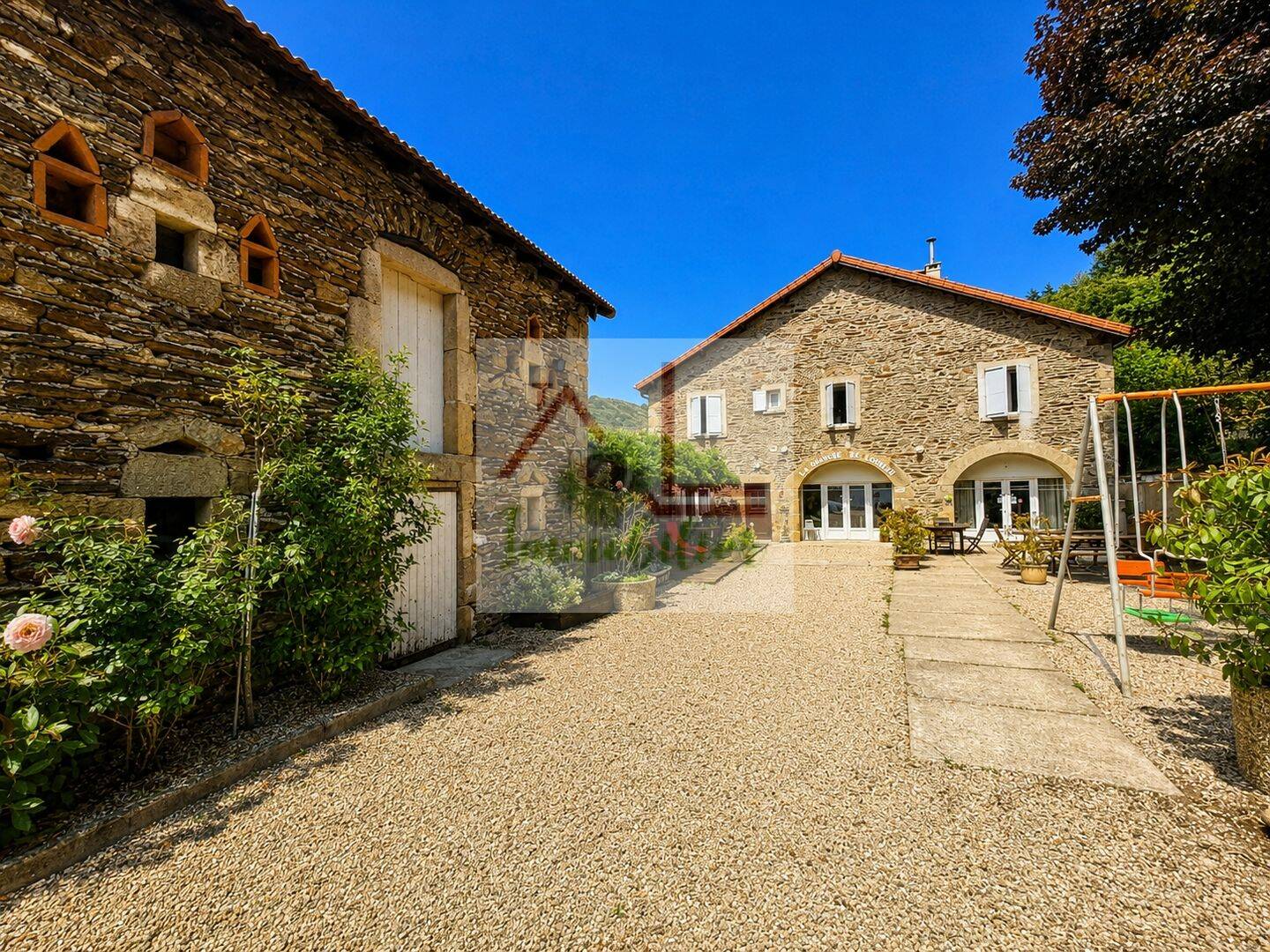Maison 19 pièces 520 m² · à Villefort · 520 m² · 490 000 €