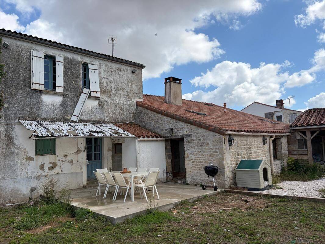 Maison 9 pièces 175 m² · à Sainte-Gemme-la-Plaine · 175 m² · 184 000 €