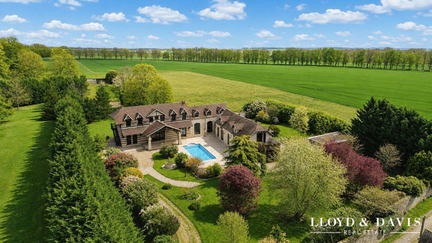 Maison 12 pièces 335 m² · à Chantilly · 335 m² · 1 670 000 €