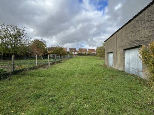 Terrain constructible viabilisé à vendre 159 000 € 2 185 m² de terrain Bourg Saint-Doulchard 18230