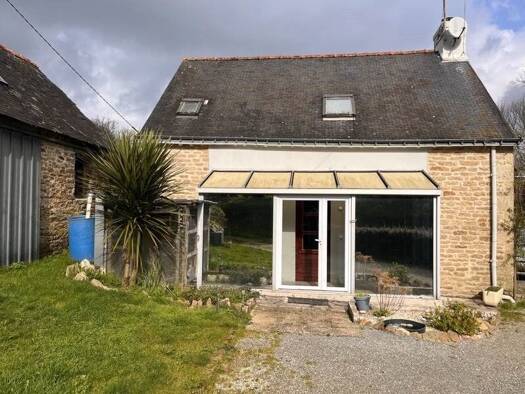 Maison de plain-pied à vendre 150 500 € 3 pièces 2 chambres 102 m² 810 m² de terrain Le Faouët 56320