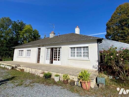 Maison de plain-pied à vendre 259 700 € 5 pièces 4 chambres 102 m² 6 770 m² de terrain Saint-Pierre-de-Plesguen 35720