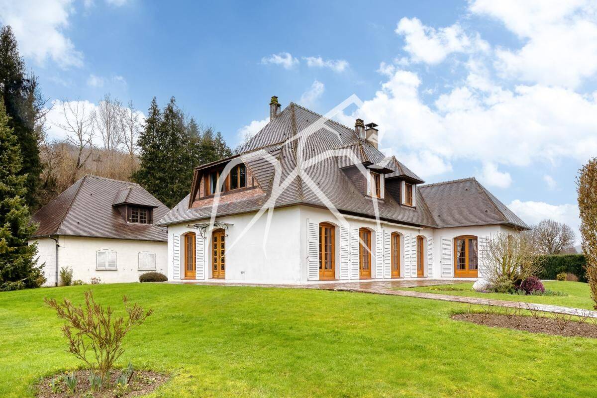 Maison 9 pièces 246 m² · à Saint-Martin-du-Vivier · 246 m² · 499 000 €