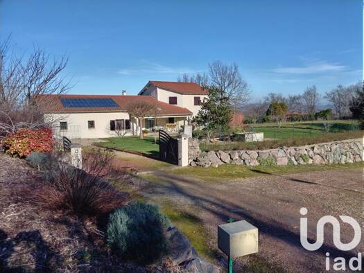 Maison à vendre 272 000 € 6 pièces 4 chambres 157 m² 2 992 m² de terrain Le Crozet 42310