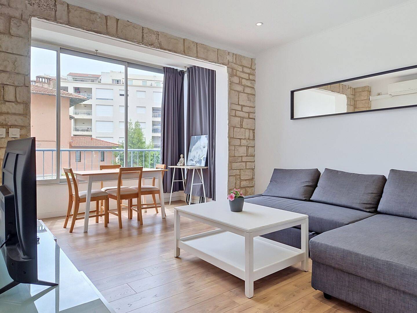 Appartement 1 pièce 40 m² · à Antibes · 40 m² · 895 €