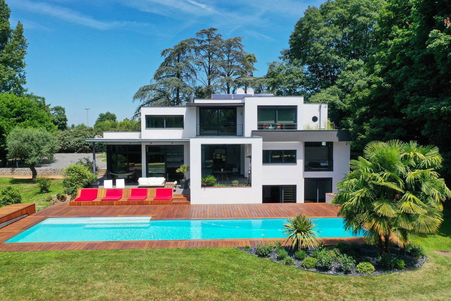 Maison 10 pièces 400 m² · à Saint-Genis-Laval · 400 m² · 1 550 000 €