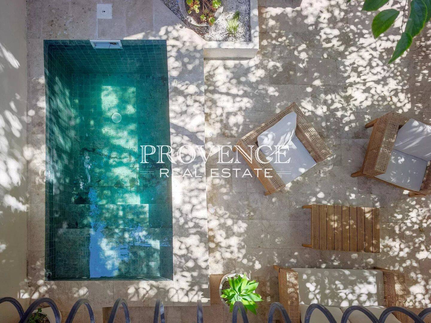 Maison 4 pièces 102 m² · à Marseille 8ème Arrondissement · 102 m² · 3 990 €