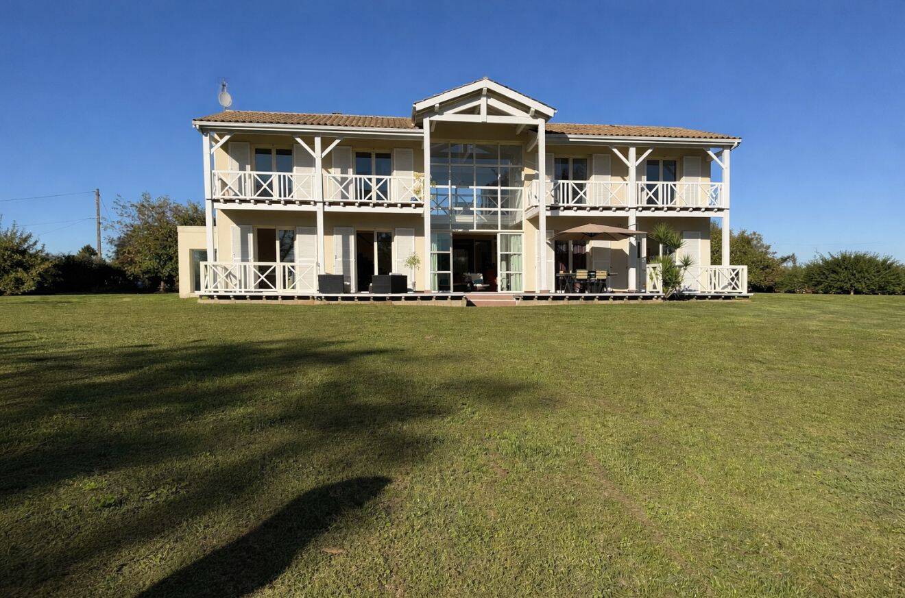 Maison 8 pièces 244 m² · à Villeneuve-sur-Lot · 244 m² · 580 000 €