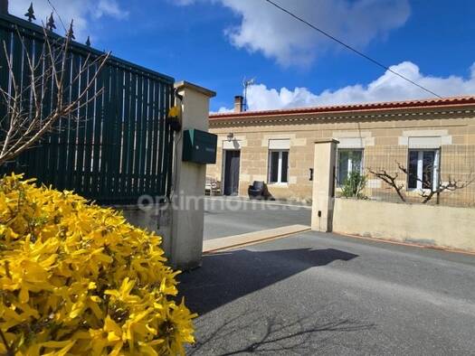 Maison à vendre 549 000 € 8 pièces 6 chambres 185 m² 928 m² de terrain Sud Léognan 33850