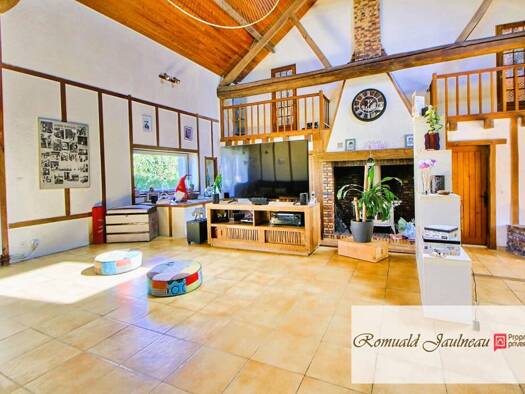 Maison à vendre 389 000 € 8 pièces 6 chambres 256 m² 1 864 m² de terrain Chartres 28000