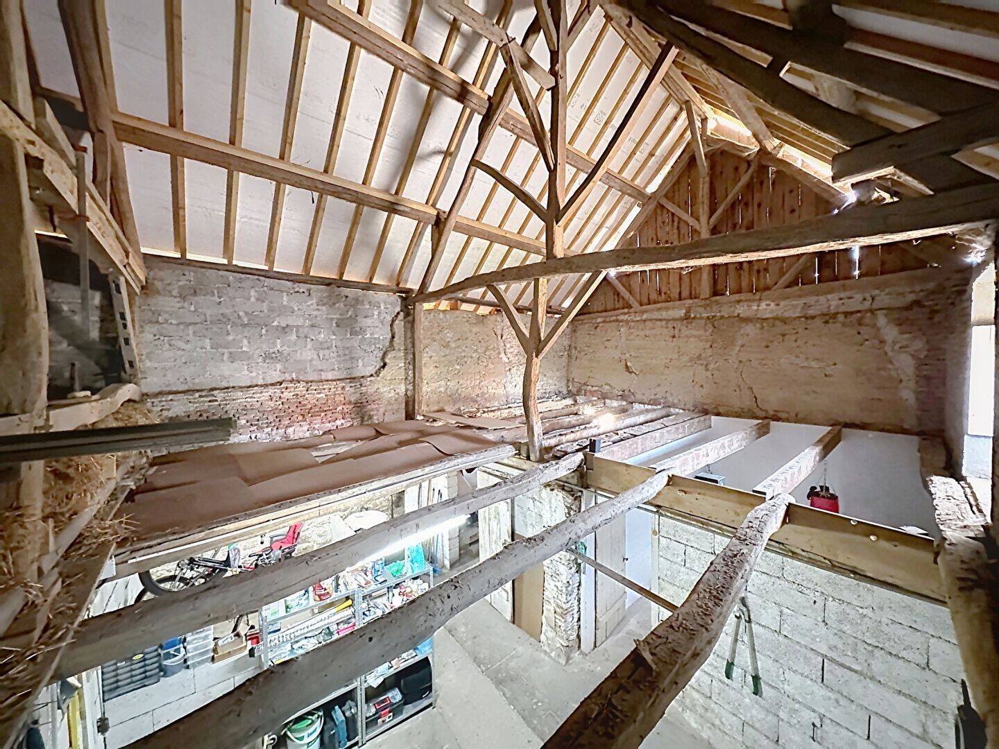 Maison rénovée avec dépendances. — 13