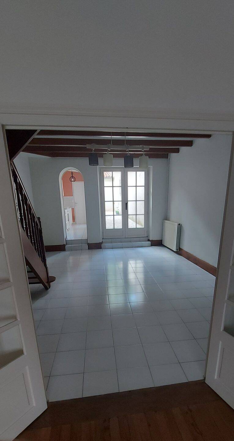 Maison 6 pièces 140 m² · à Jarnac · 140 m² · 900 €/mois