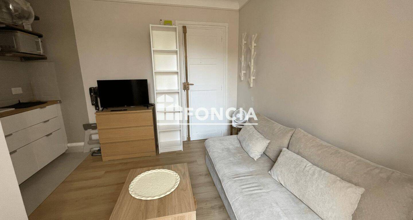 Appartement 1 pièce 15 m² · à Paris 15ème Arrondissement · 14,8 m² · 858 €