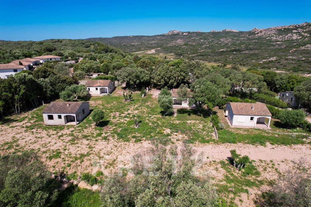 Terrain de 830 m² à Bonifacio - photo 2