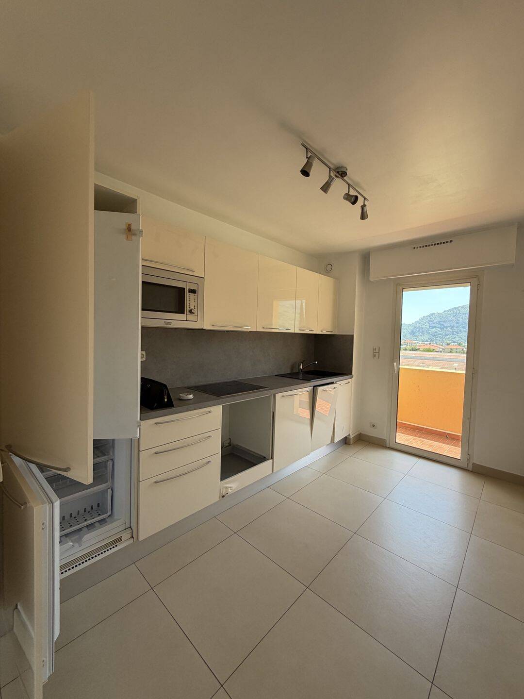Appartement 3 pièces 65 m² · à Saint-Martin-du-Var · 64,8 m² · 1 270 €