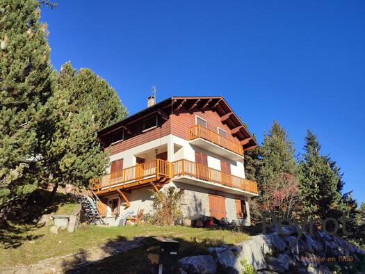 Chalet à vendre 656 000 € 9 pièces 5 chambres 170 m² 1 215 m² de terrain Bolquère 66210