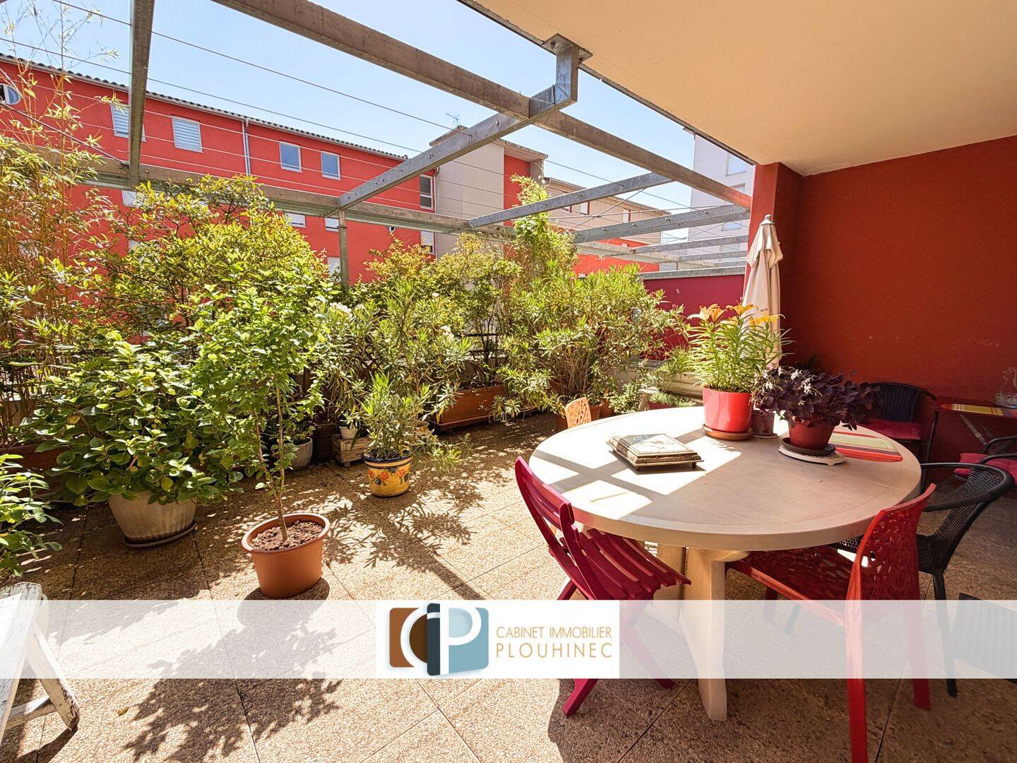 Rare: Appartement T3 avec ascenseur, terrasse et garage.