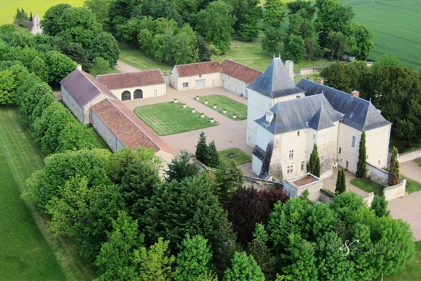 Maison 54 pièces 874 m² · à Razines · 874 m² · 2 600 000 €