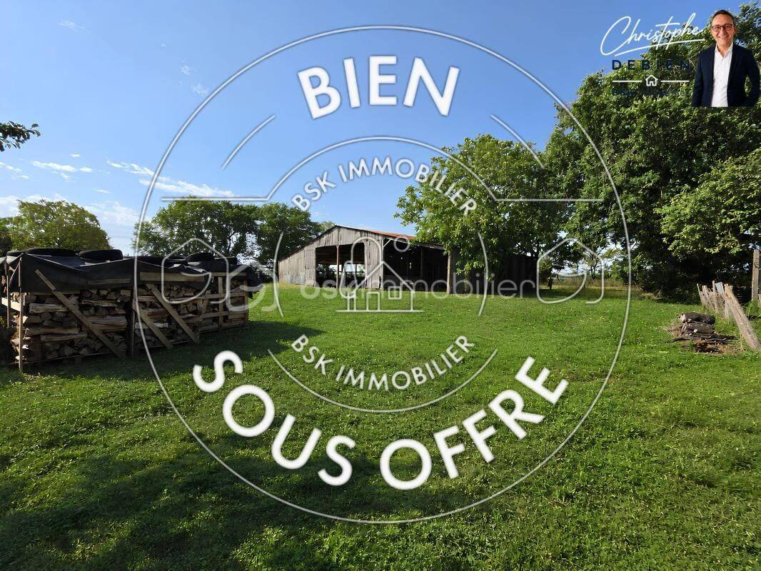 Maison 1 pièce 350 m² · à Saint-Martin-des-Noyers · 350 m² · 15 000 €
