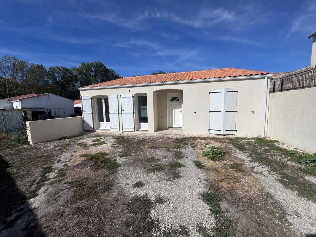Maison 4 pièces 88 m² · à Salles-sur-Mer · 87,9 m² · 905 €/mois