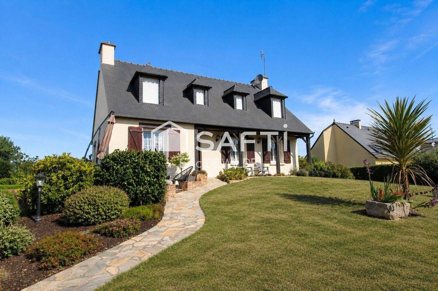 Maison 7 pièces 182 m² · à Ducey-les Chéris · 182 m² · 299 500 €
