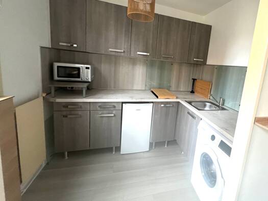 Appartement à louer 580 € 1 pièce 26 m² Étage 1/4 disponible dès maintenant Quartier du Centre Le Mans 72000