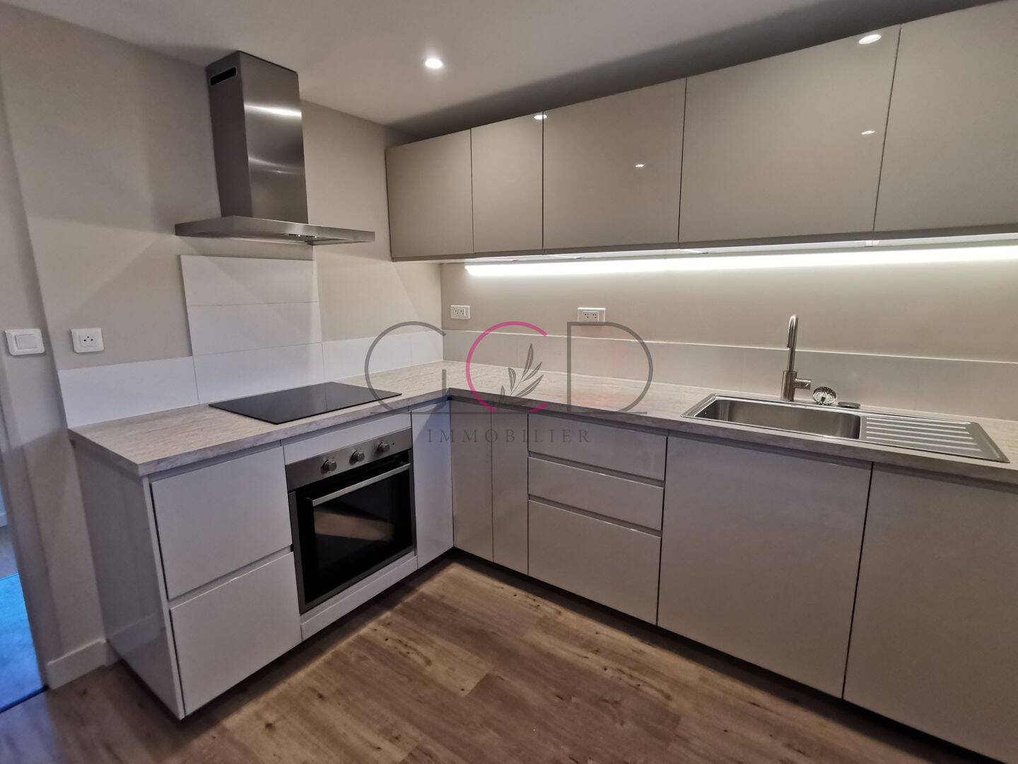 Appartement 3 pièces 77 m² · à Aix-en-Provence · 76,5 m² · 990 €