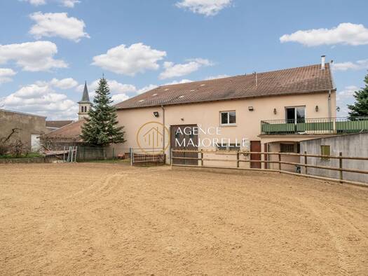 Maison à vendre 396 000 € 8 pièces 3 chambres 200 m² 13 954 m² de terrain Éply 54610