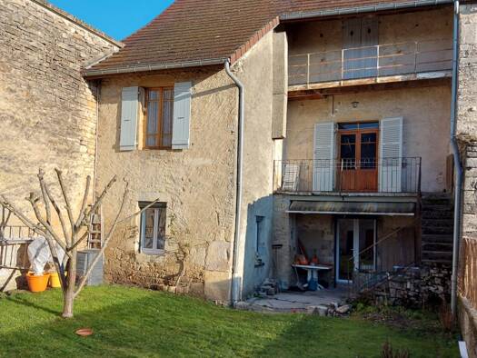 Maison de ville à vendre 240 000 € 9 pièces 8 chambres 236 m² 355 m² de terrain Orgelet 39270