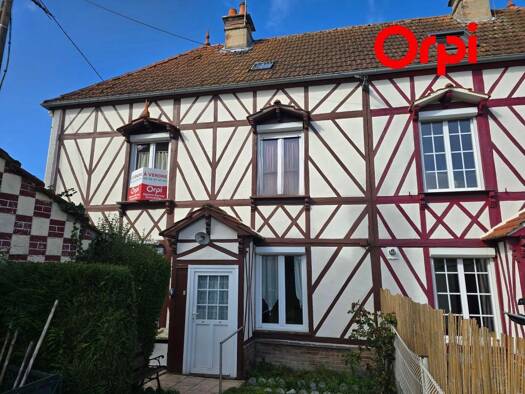 Maison de ville à vendre 107 000 € 4 pièces 3 chambres 85 m² 88 m² de terrain Centre Ville Bernay 27300