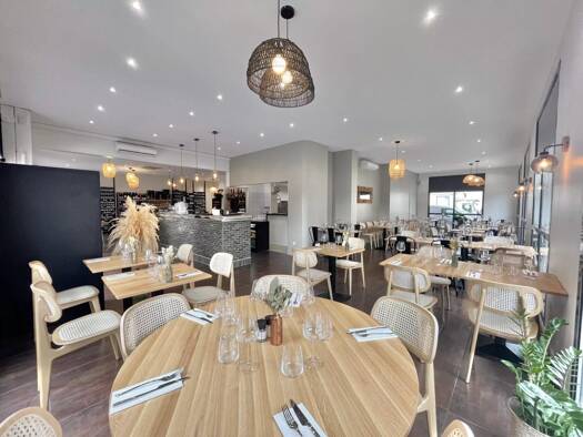 Restaurant à vendre Fonds de commerce 250 000 € 200 m² d'espace de restauration Nîmes 30000