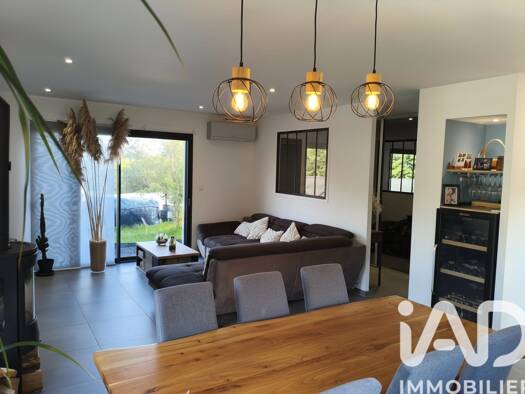 Maison à vendre 455 000 € 5 pièces 4 chambres 121 m² 600 m² de terrain Le Bourg Romagnat 63540