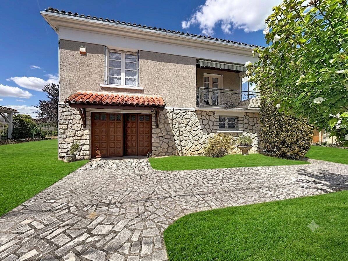 Maison 4 pièces 145 m² · à L'Isle-d'Espagnac · 145 m² · 230 000 €