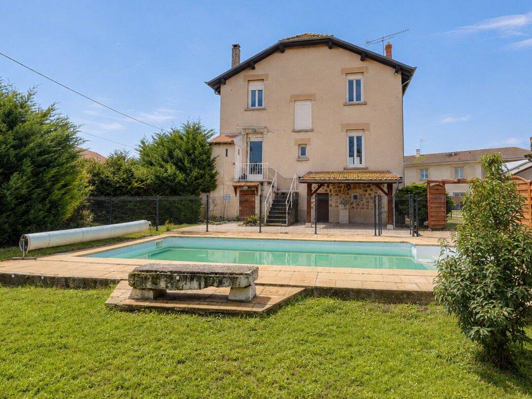 Maison 7 pièces 159 m² · à Saint-Paul-de-Varax · 159 m² · 270 000 €