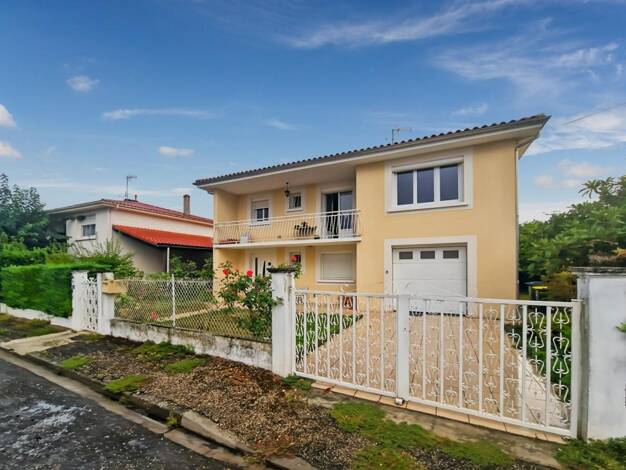 Maison à vendre 187 400 € 5 pièces 4 chambres 111 m² 449 m² de terrain LEP Lomet-École maternelle La Goulfie Agen 47000