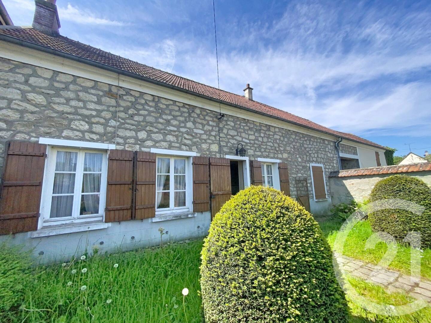 Maison 6 pièces 228 m² · à Thiers-sur-Thève · 228 m² · 348 000 €