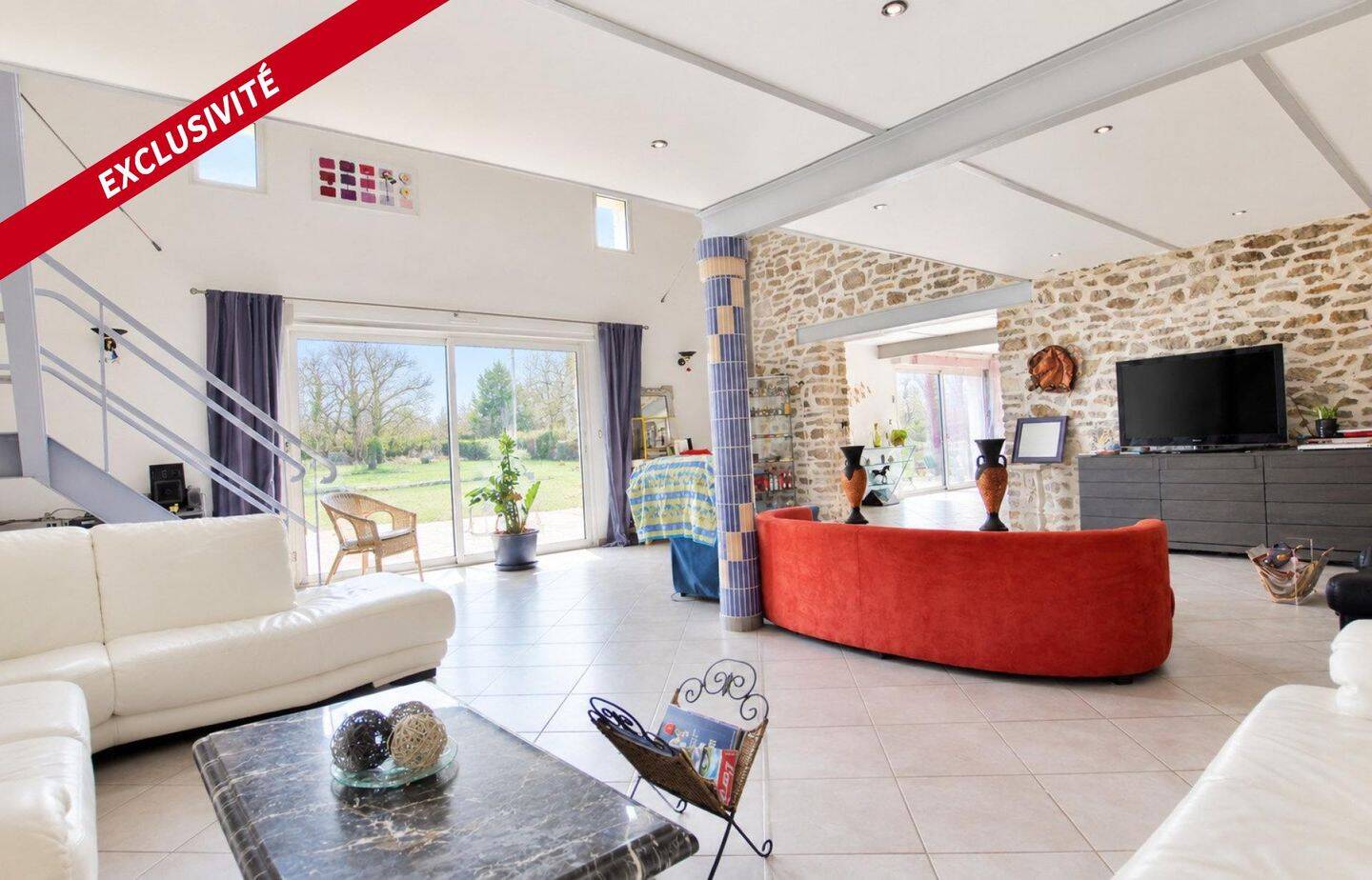Maison 11 pièces 395 m² · à Longué-Jumelles · 395 m² · 384 800 €