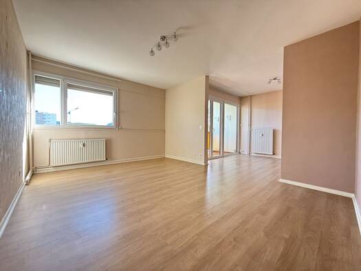 Appartement à vendre 120 000 € 4 pièces 2 chambres 78 m² Étage 1/10 La Marjorie Lons-le-Saunier 39000